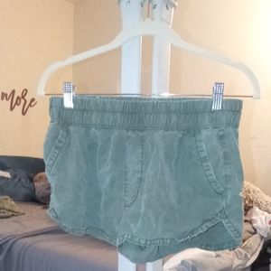 Elastic waist shorts